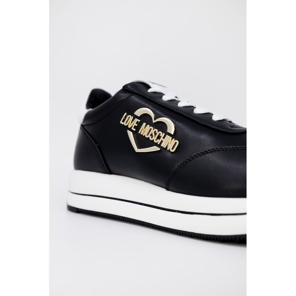 Sneakers Love Moschino