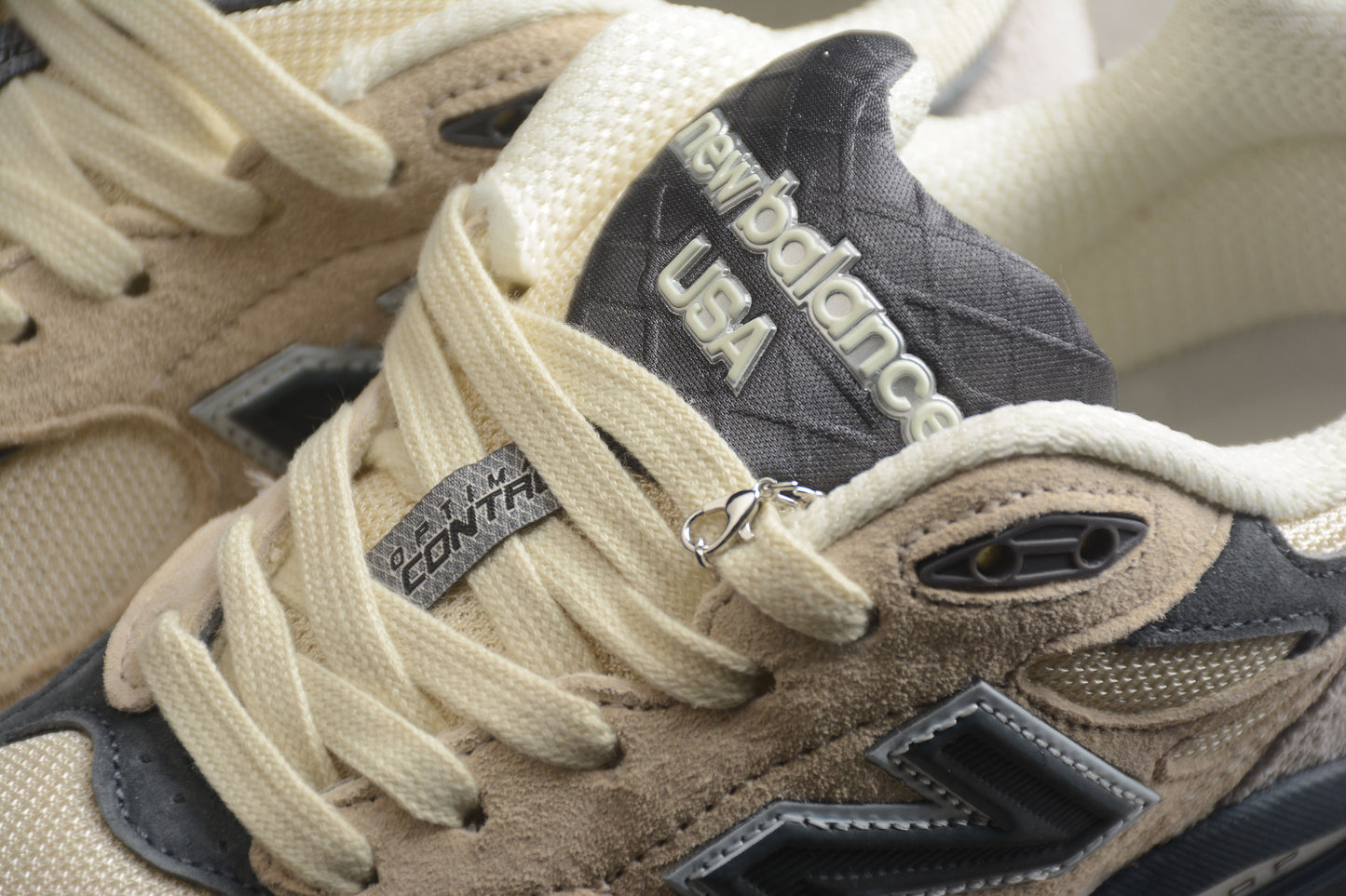 New Balance 990v3