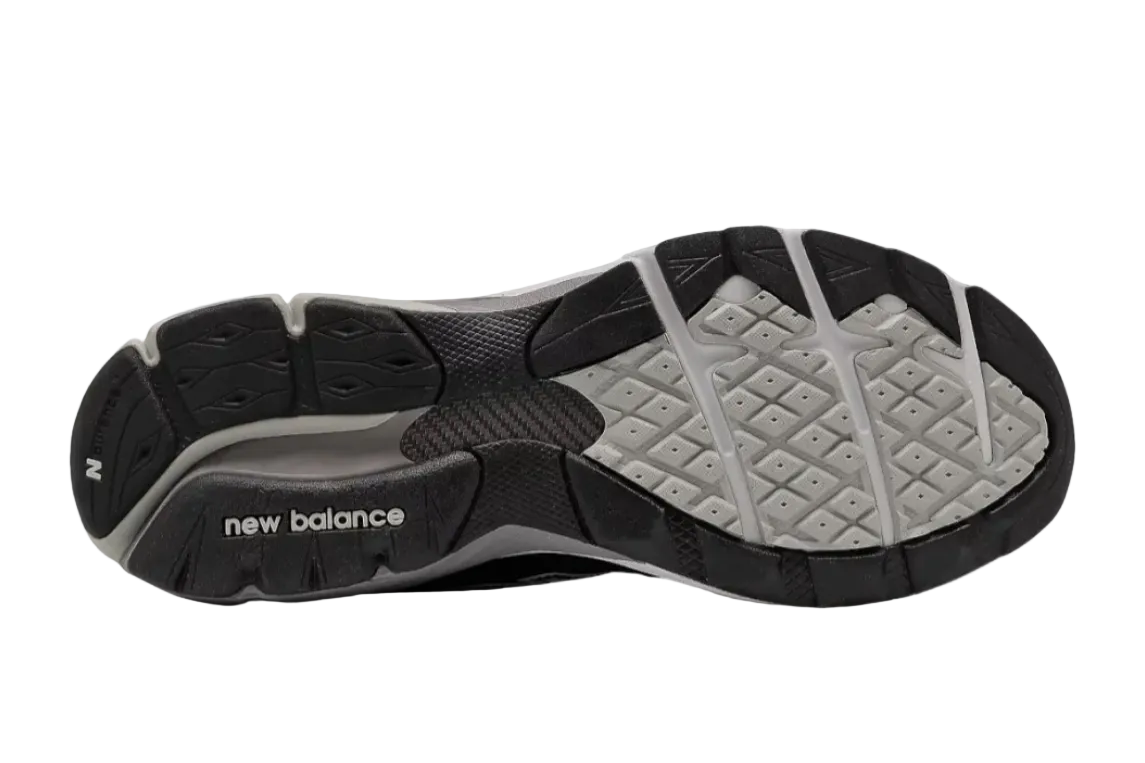 New Balance 990v3