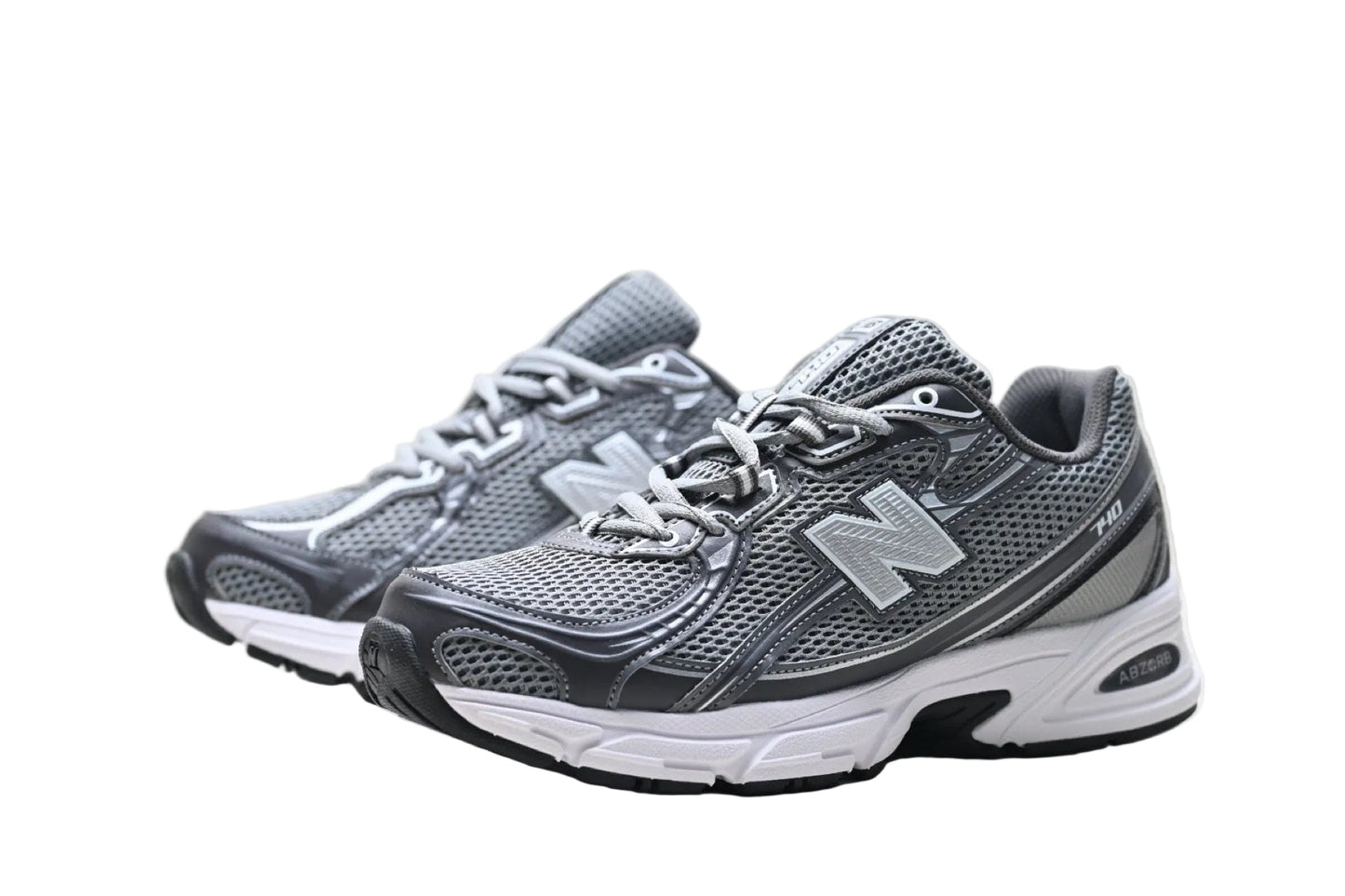 New Balance 740